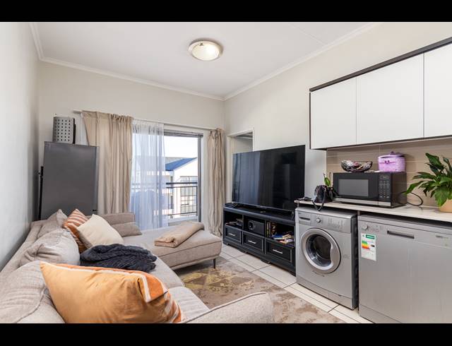 1 BEDROOM APARTMENT FOR SALE IN SANDOWN